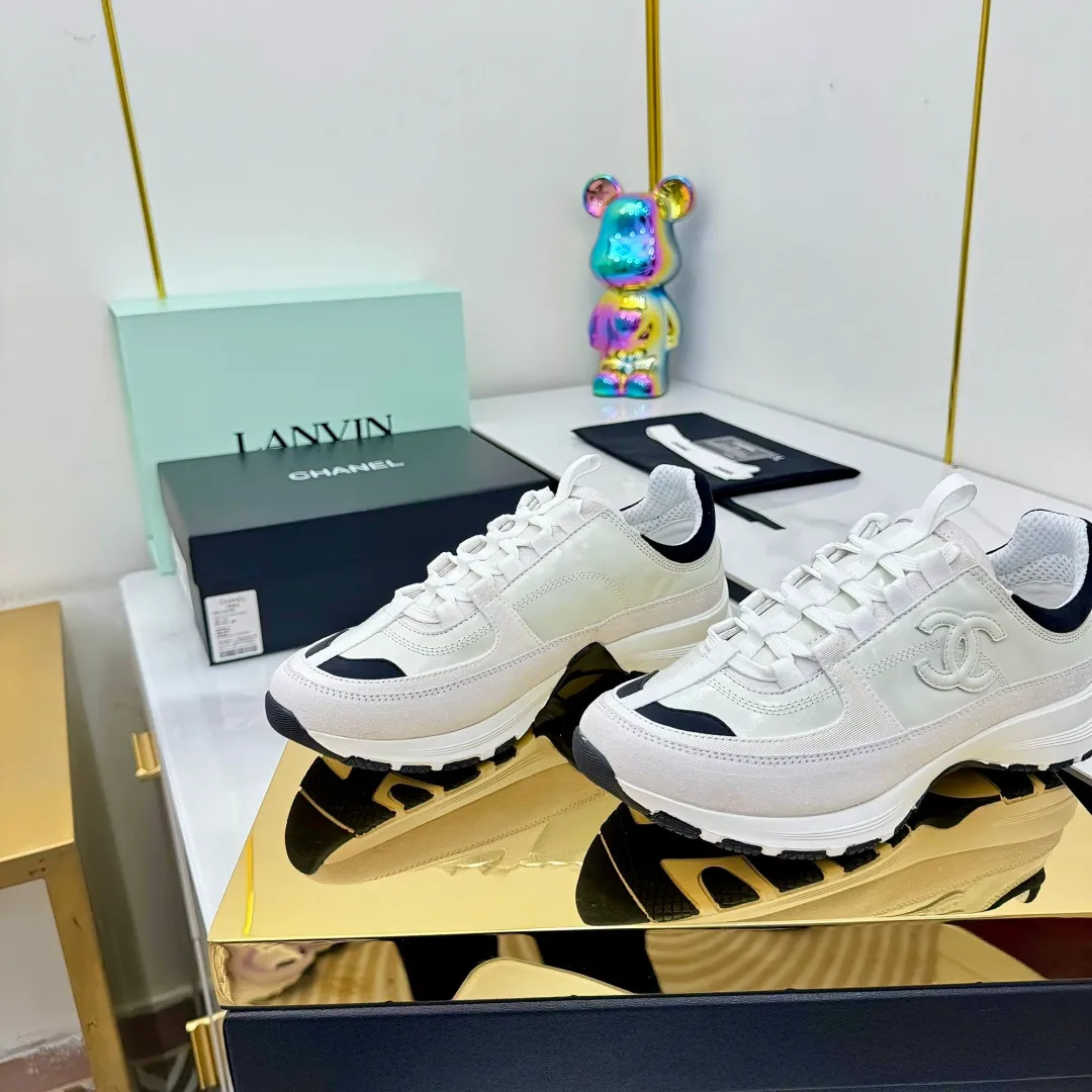 👟👟Ex-factory price 600👟👟High quality! ! ! CHANEL Chanel 25A latest thick-soled casual sports shoes. The counter is synchronized. The counter is very popular. It is a shoe that is very difficult to buy. The most popular thick-soled casual shoes on the Internet. As you can imagine, the most popular thick-soled casual shoes can not be missed. It has both good looks and comfort. Simple and versatile. The thick sole increases the height and is super versatile. Whoever wears it will look better. Upper: cowhide stitching. Lining: breathable mesh. Outsole: TPU original outsole. Size: 35-41 👉
